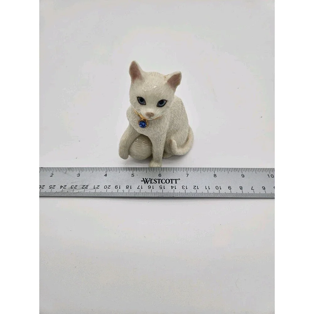 Vintage Lenox Porcelain Cat Ball of Yarn with Birthstone Collar